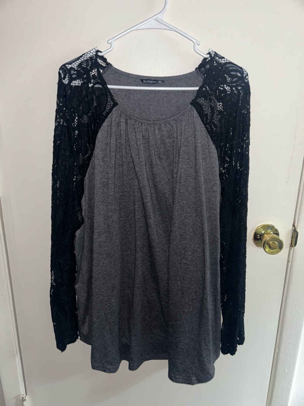 Bloomchic - Gray and Black Lace Sleeve - 2XL/XXL